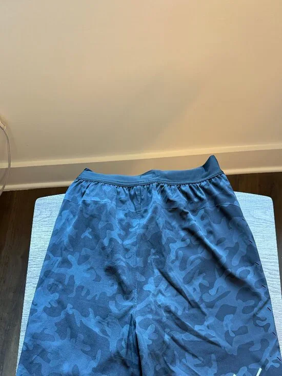 Ten Thousand Interval Short – 9in Inseam – Liner – Medium – Black Camo - Picture 2 of 3